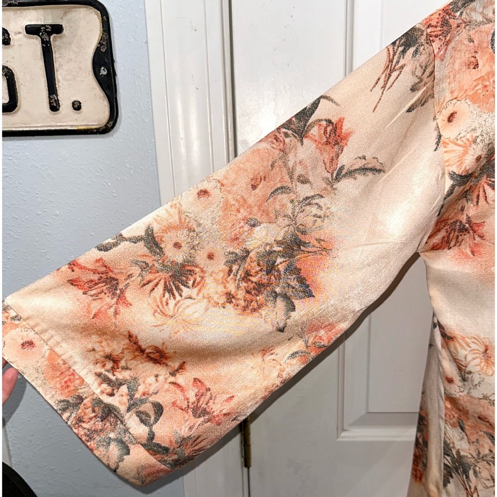 Gimmicks Satin Duster Kimono - Picture 8 of 8